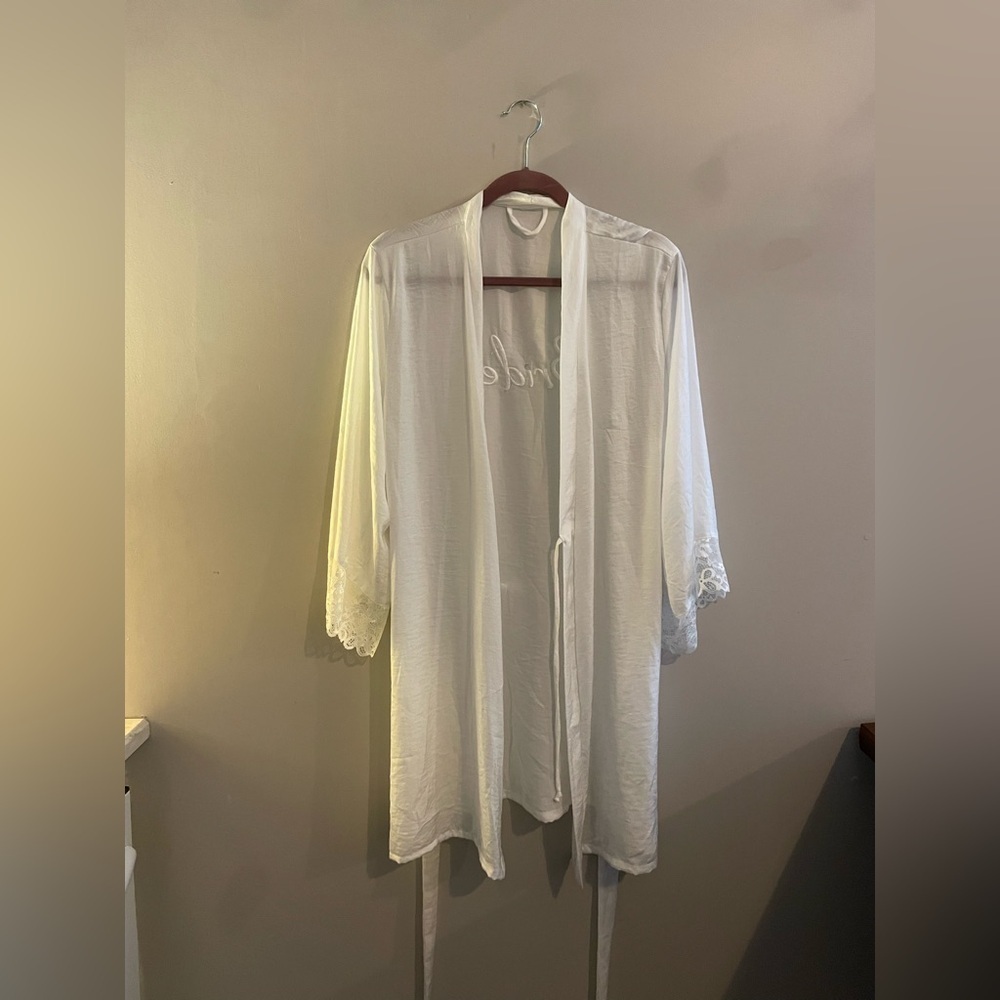 Bride Embroidered White Lace Robe No Tag - Picture 1 of 5